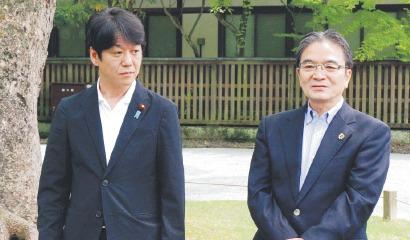 画像：同遺産群について語る義家副大臣と宮田文化庁長官